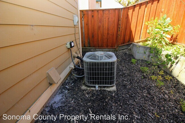 Building Photo - 3 br, 2 bath House - 2014 Northfield Drive