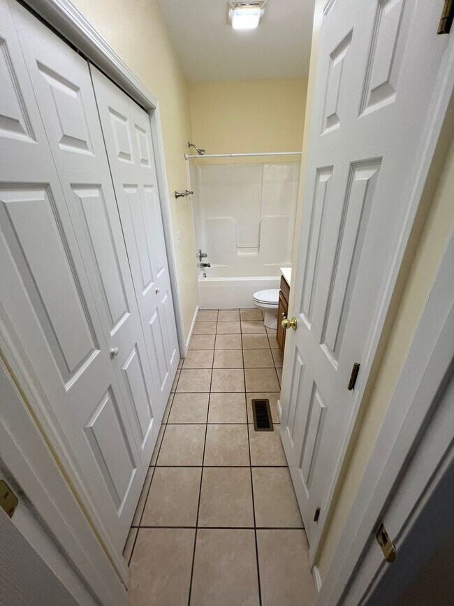Building Photo - Arden 3 bed Townhome: Commuter's Wishlist