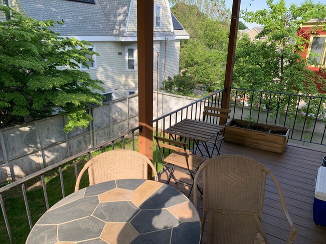 Building Photo - Huge 5 bed In Davis Square