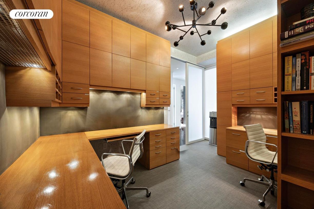 Building Photo - 224 W 18th St