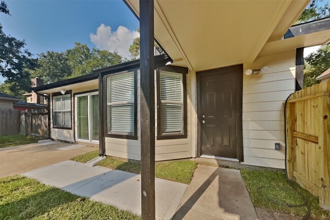 Building Photo - 3019 Highland Laurels Dr