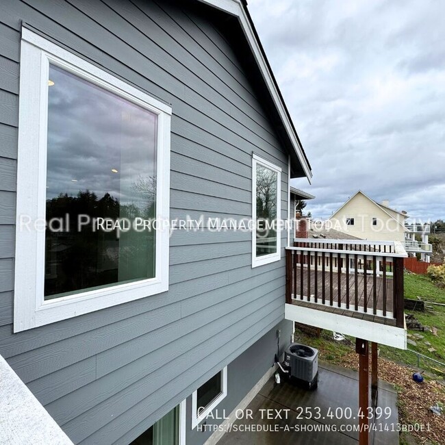 Building Photo - Large 4 bedroom home in Tacoma for rent!