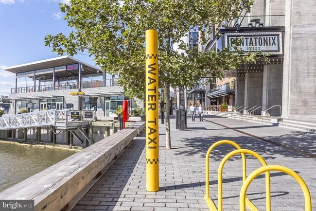 Building Photo - 1425 4th St SW