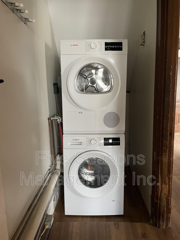 Building Photo - 258 Pearl St