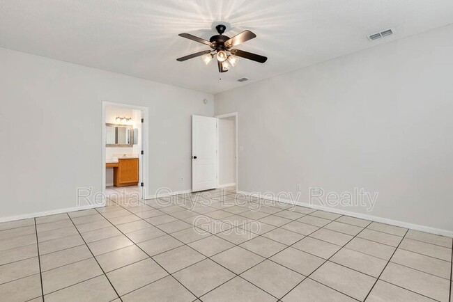 Building Photo - 402 Hearthside Ct