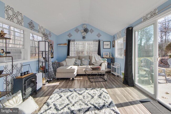 Building Photo - 7420 Mayflower Ct
