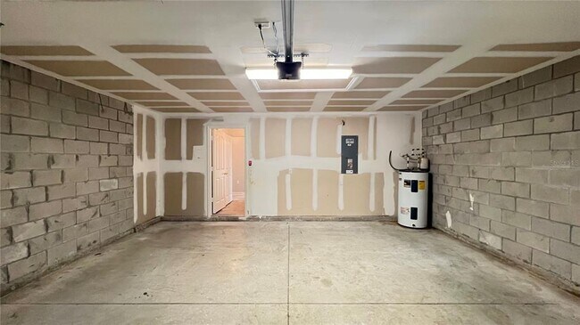 Building Photo - 13609 Laranja St