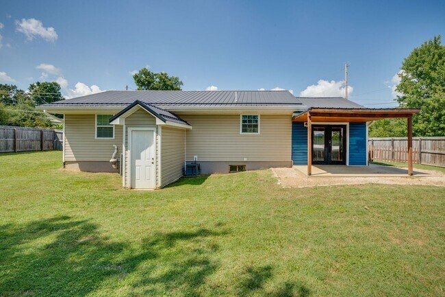 Building Photo - 3 Bed/2 Bath fully Renovated House