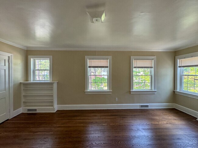 Building Photo - Charming 2 Bed 1 Bath Duplex in Haymount