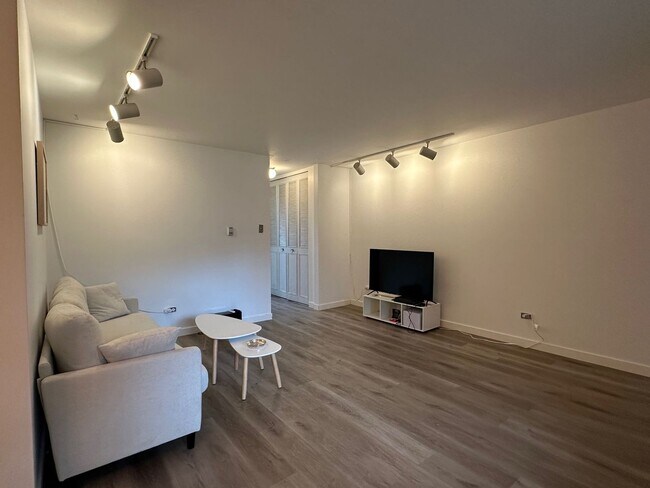 Building Photo - One Bedroom Apartment Near CU Available Now!