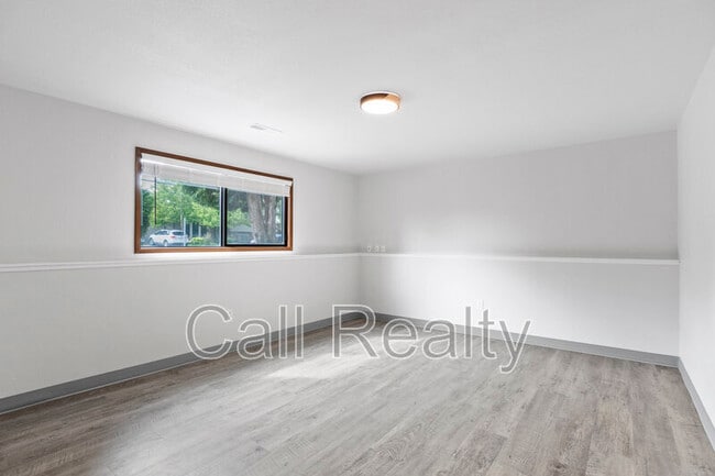 Building Photo - 1306 N Van Marter Rd