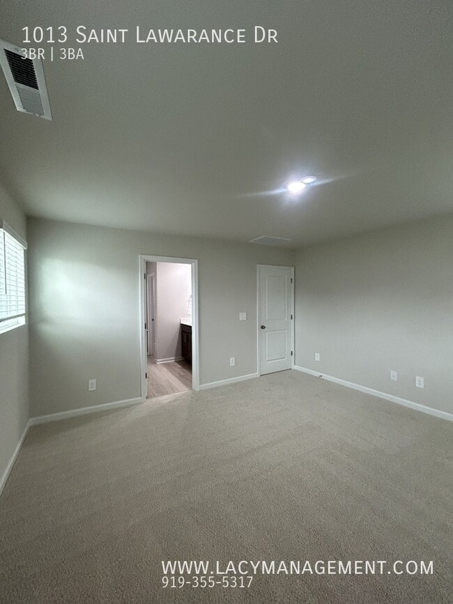 Building Photo - 1013 St Lawrence Dr