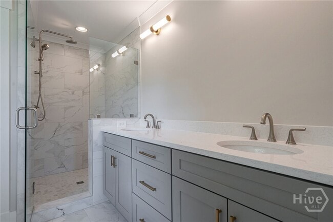 Building Photo - 1090 Kenway Dr