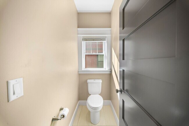 Building Photo - Fully Furnished | Asheville Area | 3–12 Month Leases Available