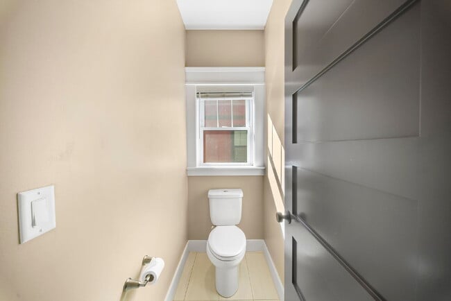 Building Photo - Fully Furnished | Asheville Area