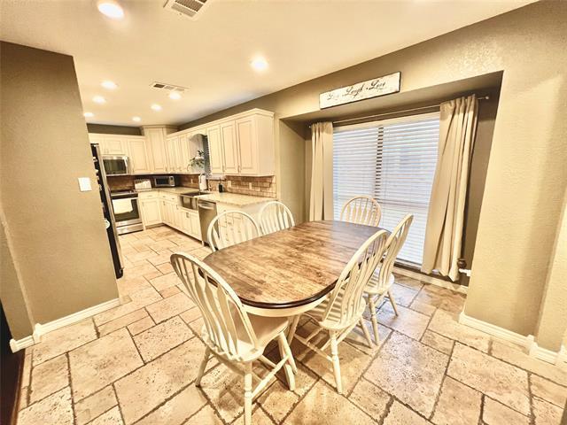 Building Photo - 7812 Woodharbor Dr