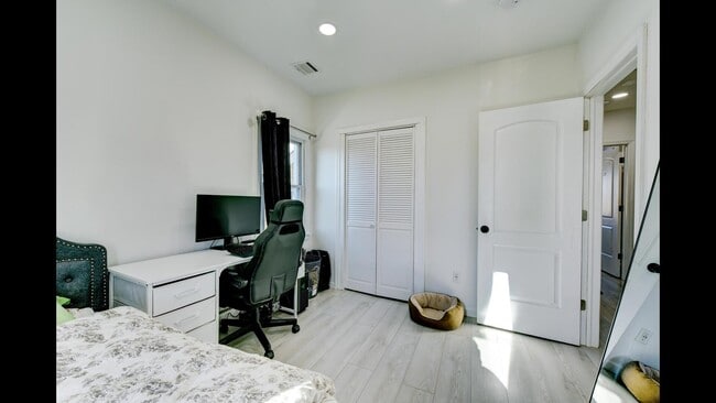 Building Photo - 1215 80th St