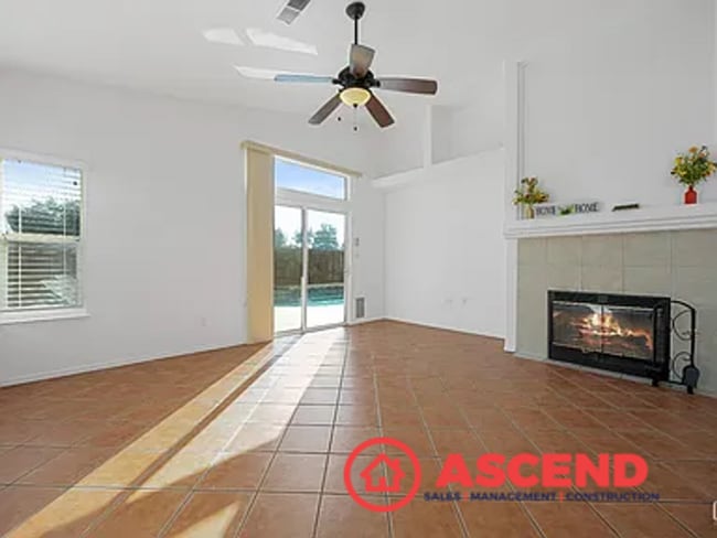 Building Photo - Beautiful 4 Bedroom Home In The Southwest!