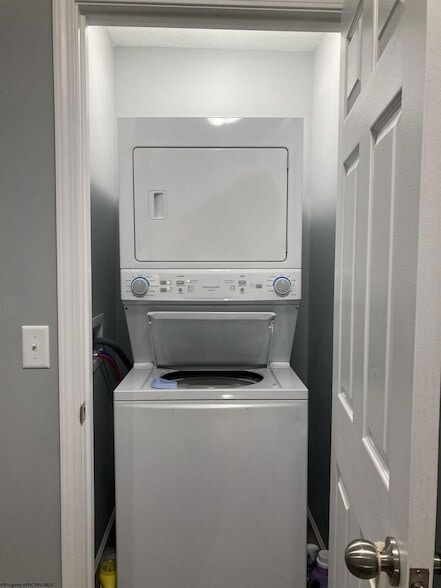 Building Photo - 802 Puzzle Pl