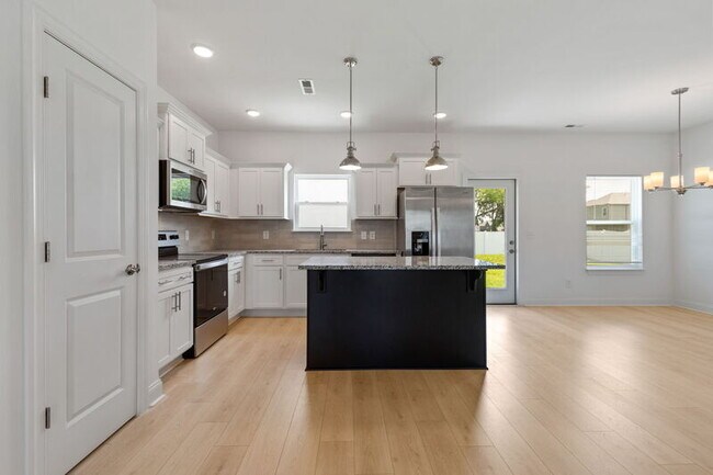 Building Photo - 429 Guethlein Dr