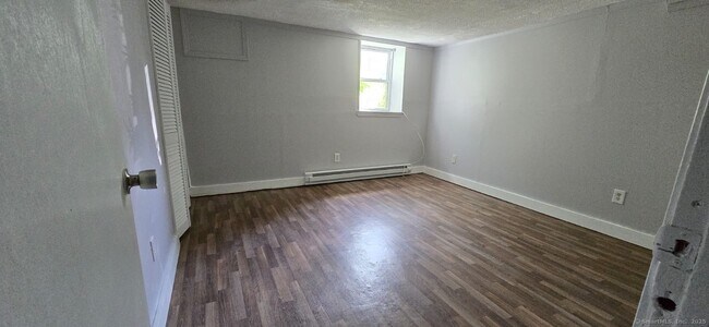Building Photo - 306 Sigourney St