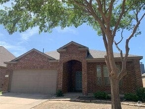 Building Photo - 940 Lake Grove Dr