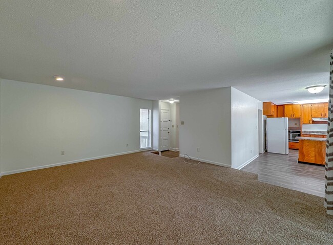 Building Photo - 3735 Donovan Dr