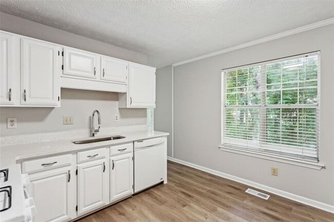 Building Photo - 525 Abbotts Hill Ln