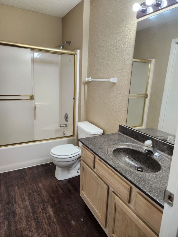 Building Photo - 931 Mulberry St