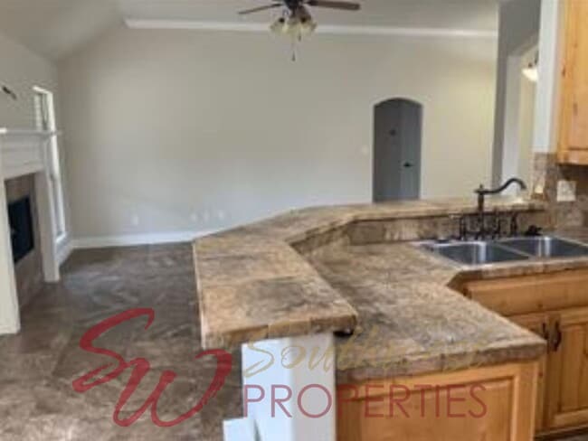 Building Photo - Beautiful 3 Bed / 2 Bath Home in Golf Course Community