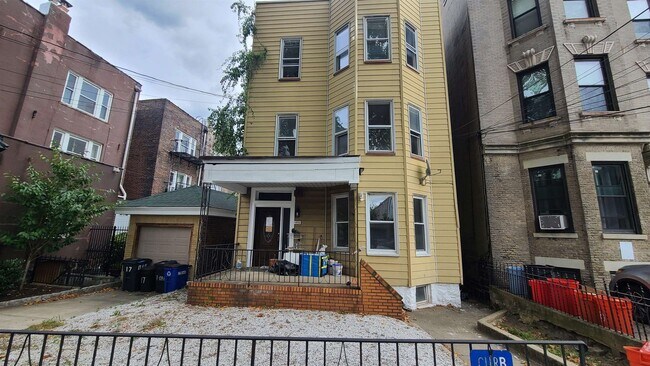 Building Photo - 476 GREGORY Ave