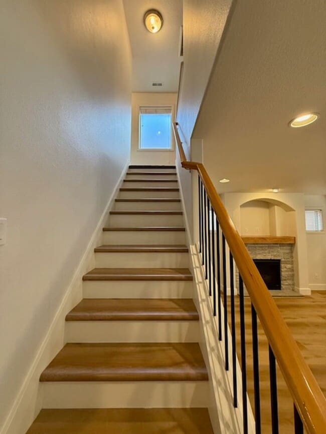 Building Photo - Beautifully renovated in NW Bend!  A/C!