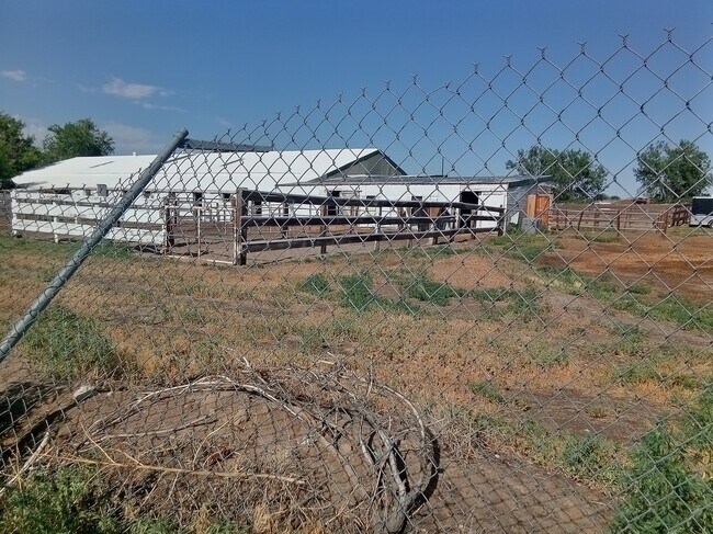 Across from horse property and expo park - 10762 E Exposition Ave