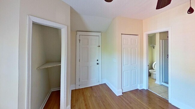 Building Photo - 2 bed / 2.5 bath ~ Move-In Today