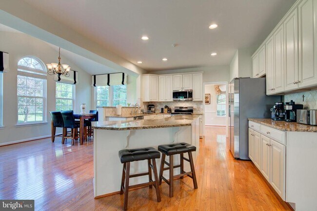 Building Photo - 25291 Kilkeen Way