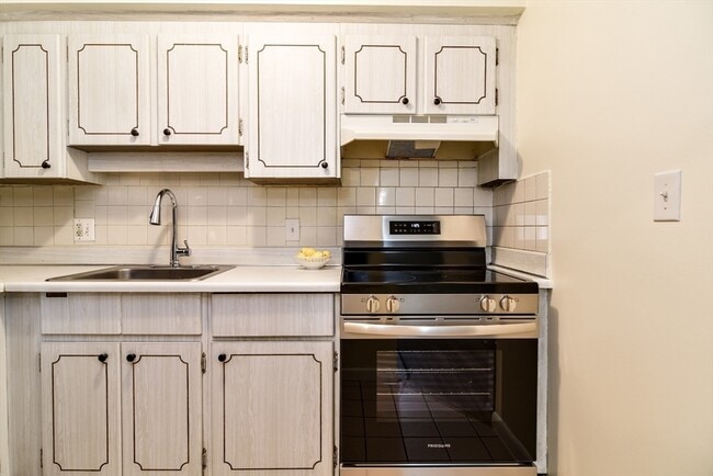 Building Photo - 911 Edgell Rd