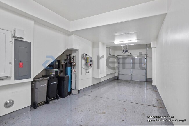 Building Photo - 2588 Gimelli Way