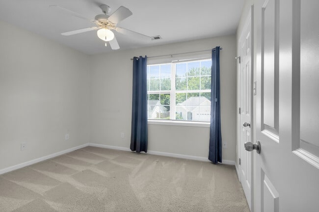 Building Photo - 125 Crooked Run Dr