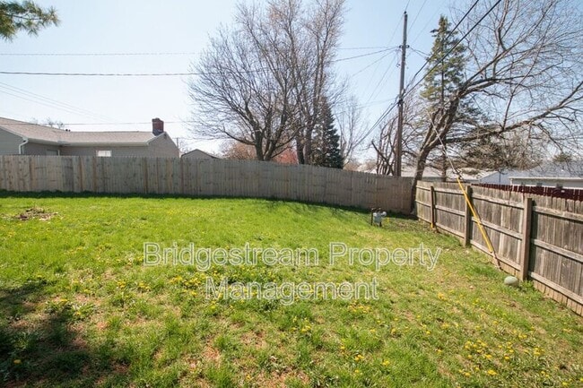 Building Photo - 1205 S Maple Ave