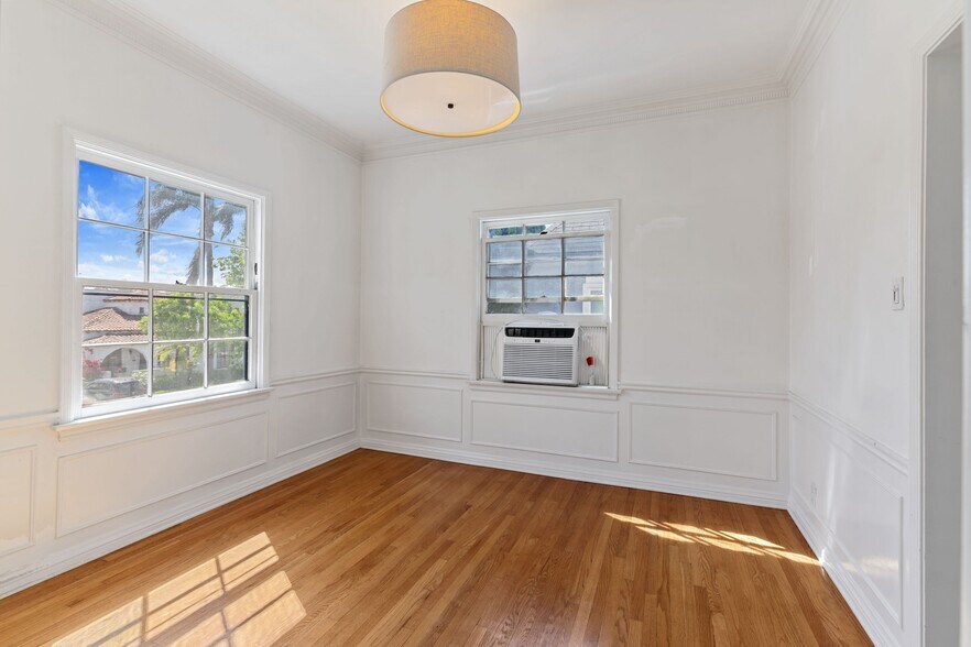 Building Photo - 117 1/2 N Harper Ave