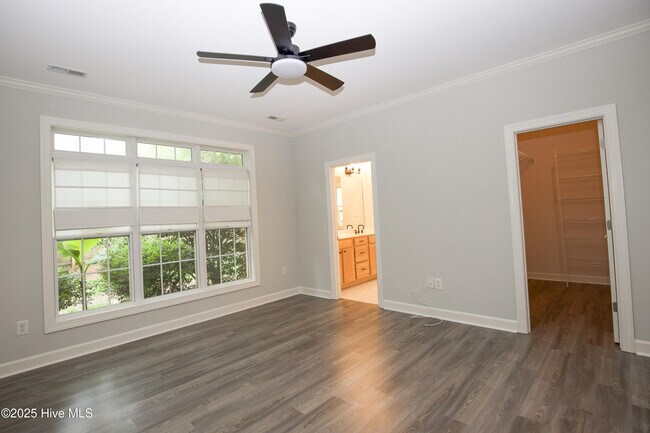 Building Photo - 768 Gold Finch Way