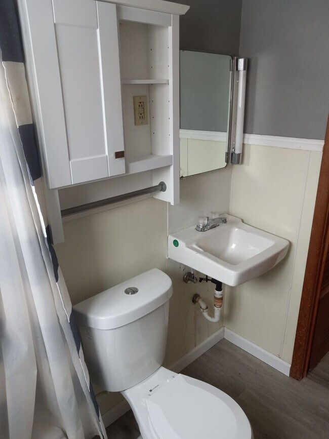 Building Photo - 67 N Kennebec Ave