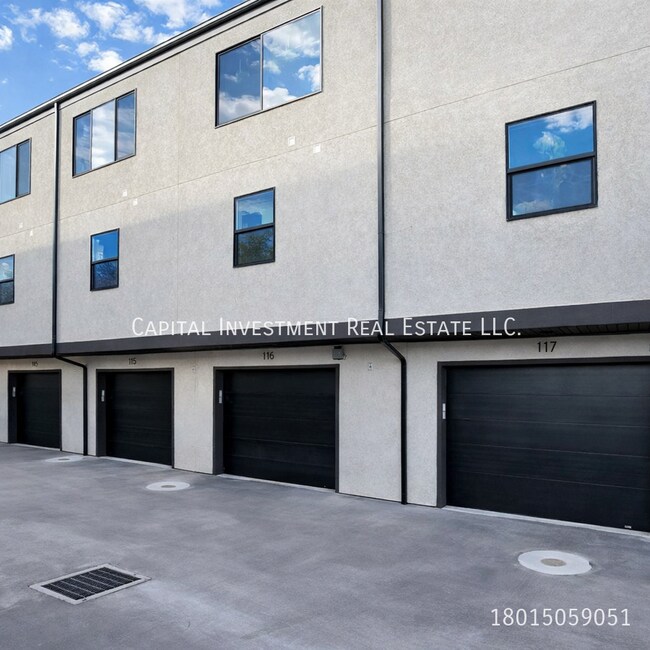 Building Photo - 1689 S W Temple St