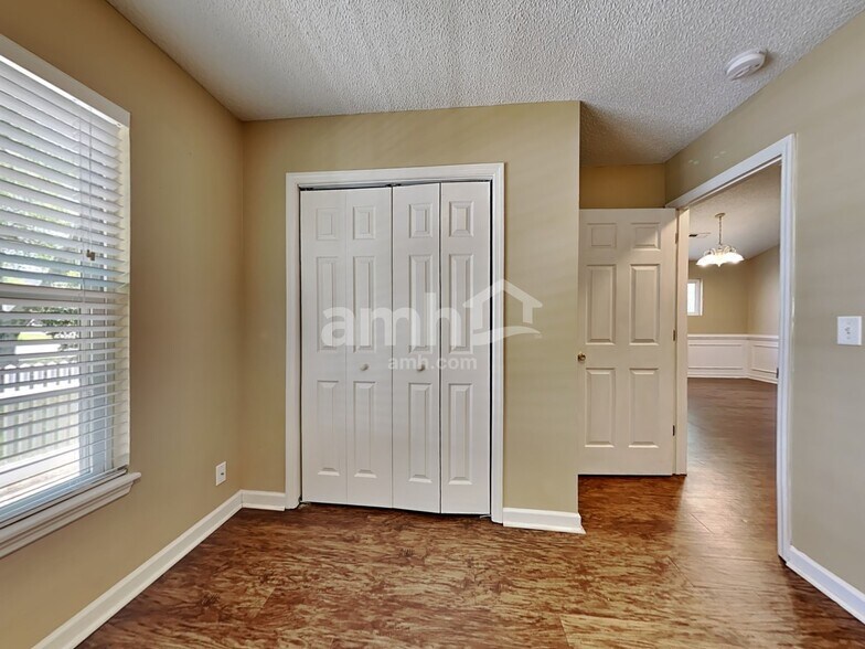 Building Photo - 132 Jupiter Ln