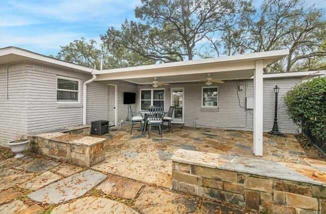Building Photo - 9916 Westview Dr