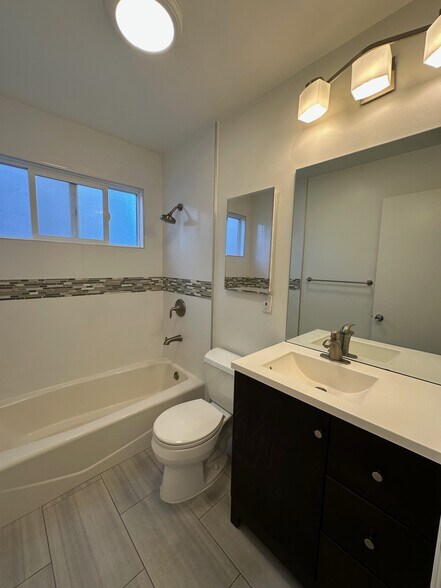 Building Photo - 8130 W 83rd St