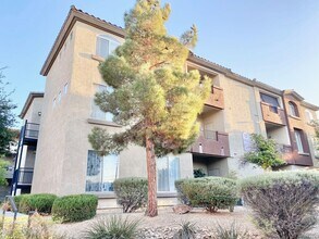 Building Photo - ADORABLE 2 BEDROOM 2 BATHROOM CONDO LOCATED IN A GATED COMMUNITY