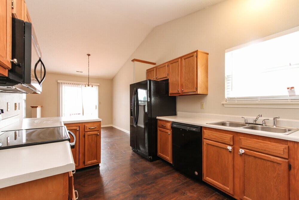Building Photo - 47 W Flat Rock Dr