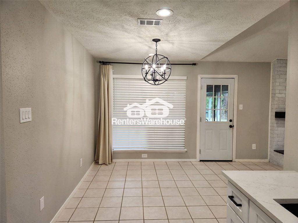 Building Photo - 8327 Bird Run Dr