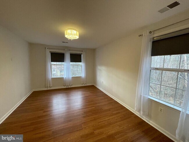 Building Photo - 501 Garrison Woods Dr